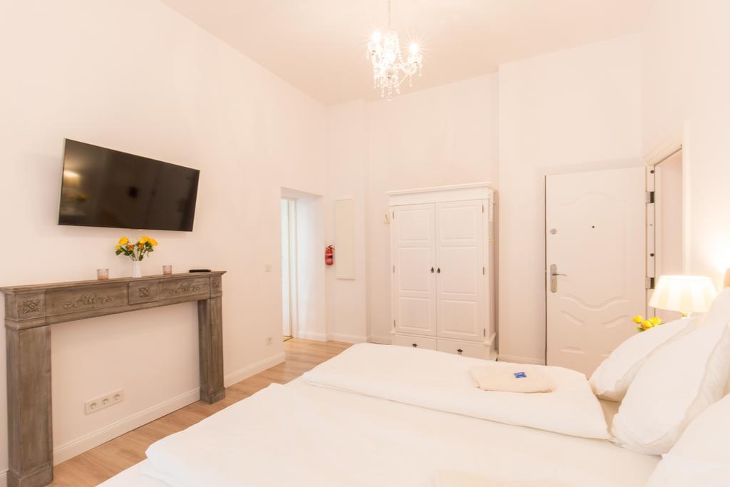Fritz By Rockchair Apartments L Superhost Status L 3 Bedrooms Boxspringbeds 2 Bathrooms 2 Kitchen - Cozy Family & Business Flair Welcomes You! Берлін Екстер'єр фото